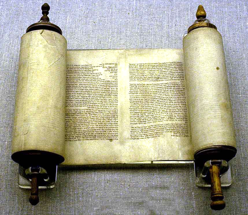 Foreign Ministry gets ancient Torah scroll from Iraq